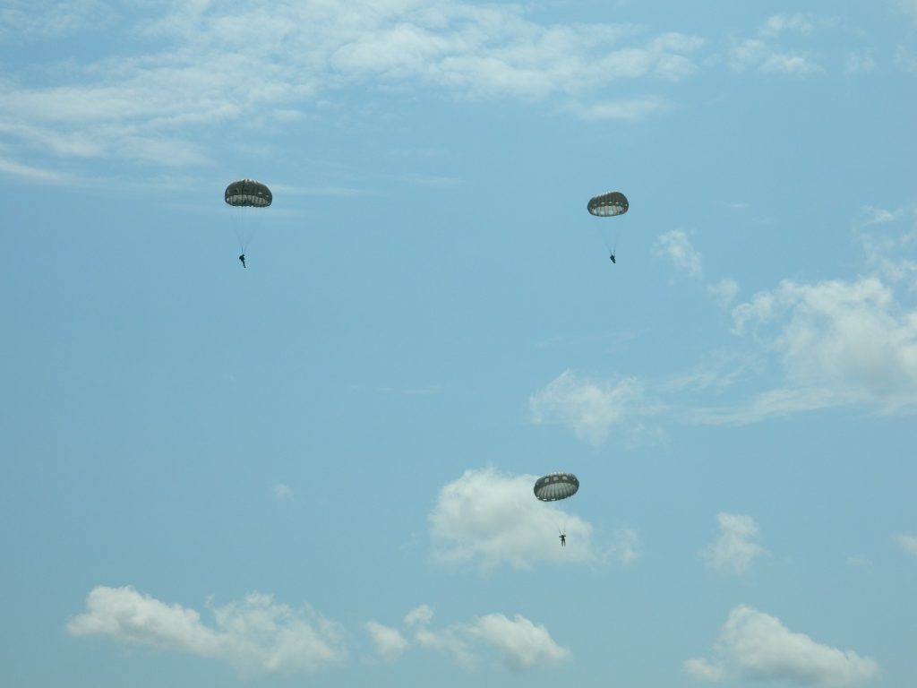 DVIDS - Images - German Paratrooper Hooks Up His Static Line [Image 2 of 8]