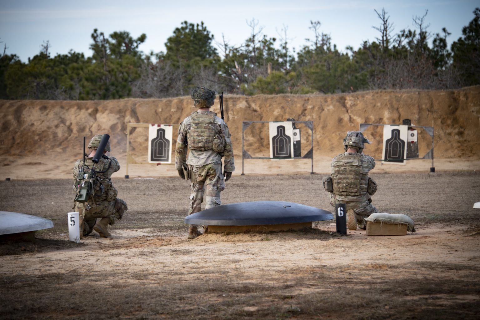 82nd Airborne Paratroopers Test New Handheld Leader Radios – Strikehold.net