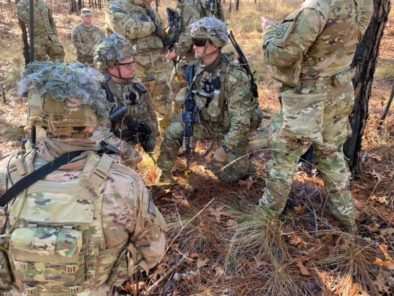 82nd Airborne Paratroopers Test New Handheld Leader Radios – Strikehold.net